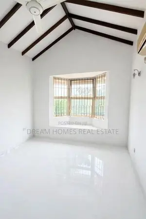 Spacious Two-Storey House for Rent – Akuregoda, Pelawatte, Battaramull