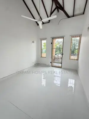 Spacious Two-Storey House for Rent – Akuregoda, Pelawatte, Battaramull