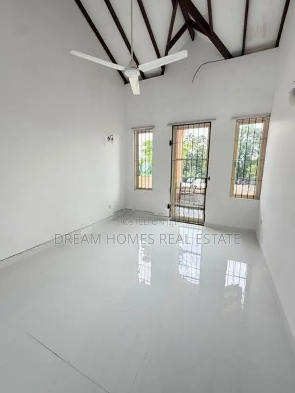 Spacious Two-Storey House for Rent – Akuregoda, Pelawatte, Battaramull