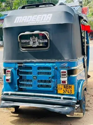 Bajaj RE THREE wheeler 2016