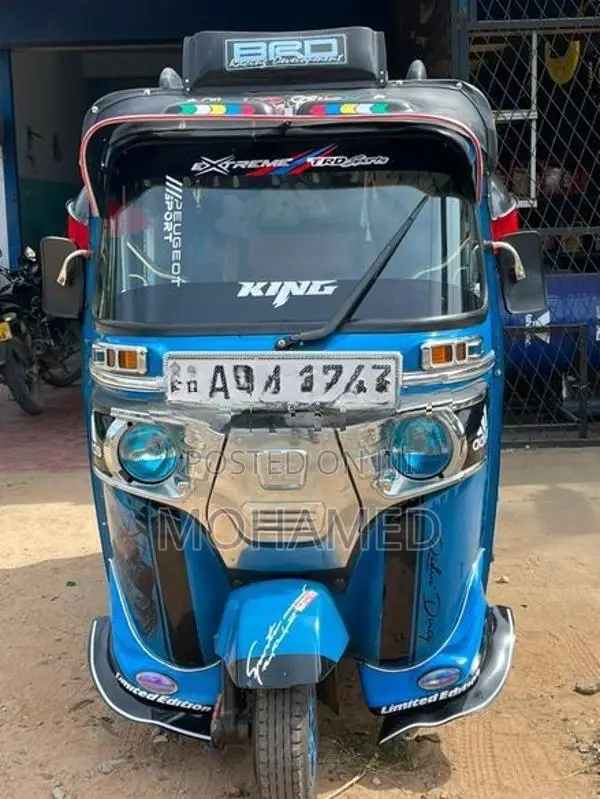 Bajaj RE THREE wheeler 2016
