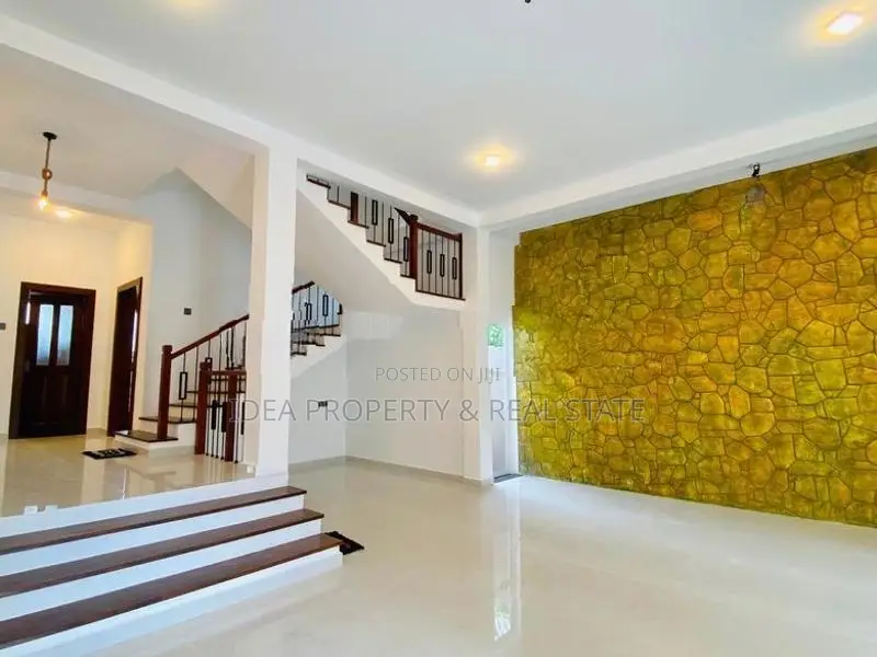 (HRS-541) Spacious Brand New Luxury House for Sale in Borlesgamuwa