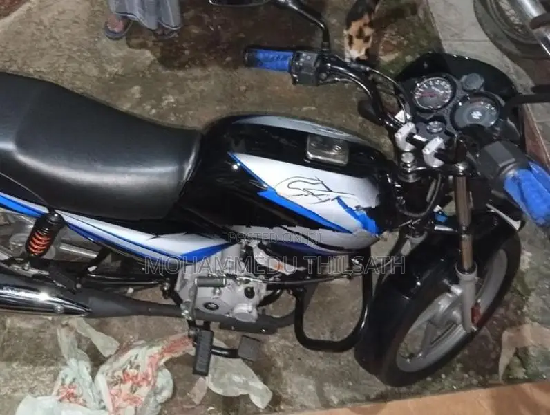 Bajaj CT100 2025
