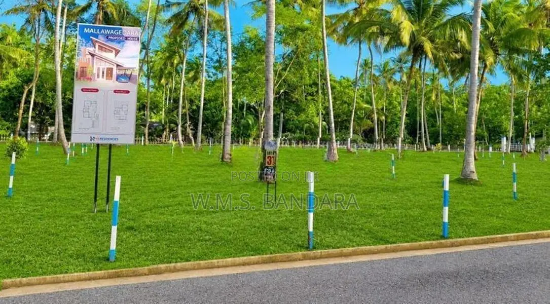 Mellawsgedara Road Facing Land