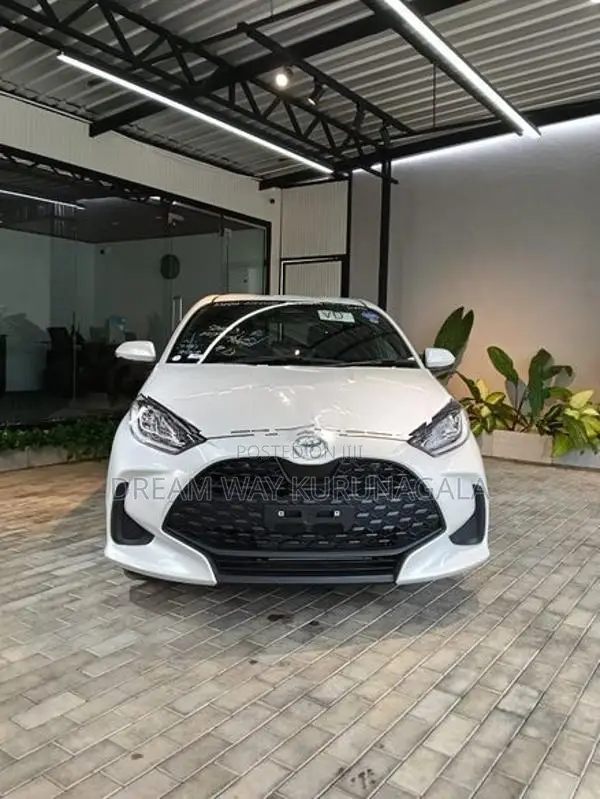 Toyota Yaris G Grade LED 2024