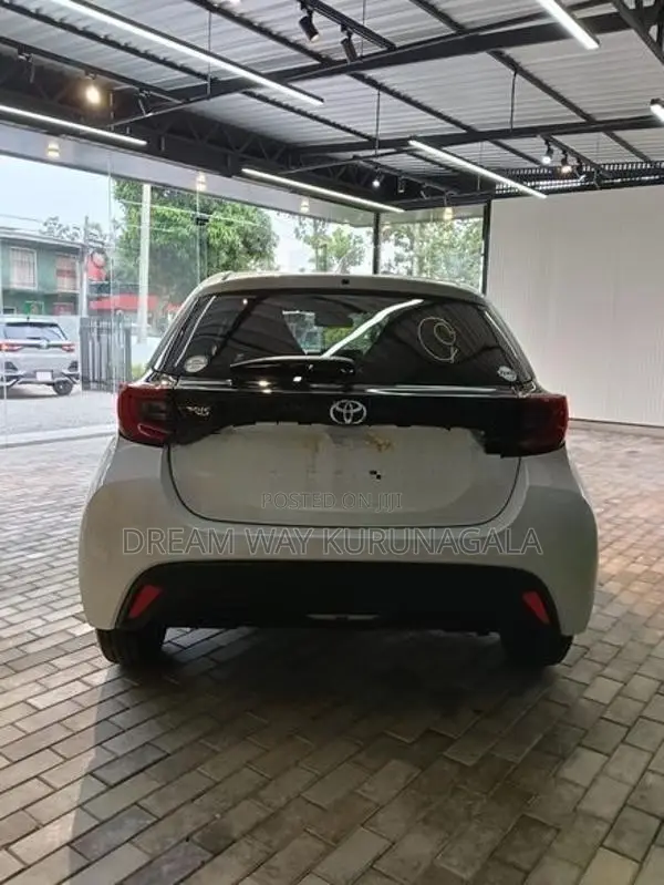 Toyota Yaris G Grade LED 2024