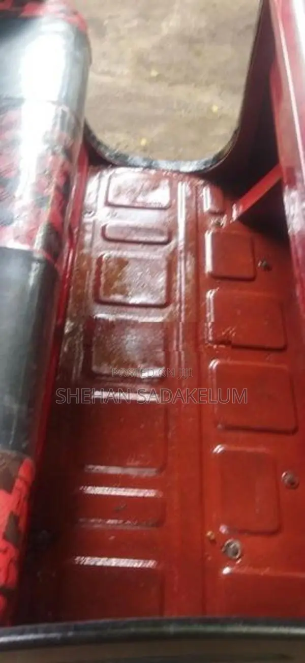 Bajaj RE 2005