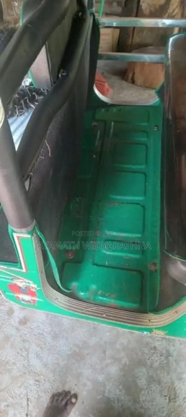 Bajaj RE 2012