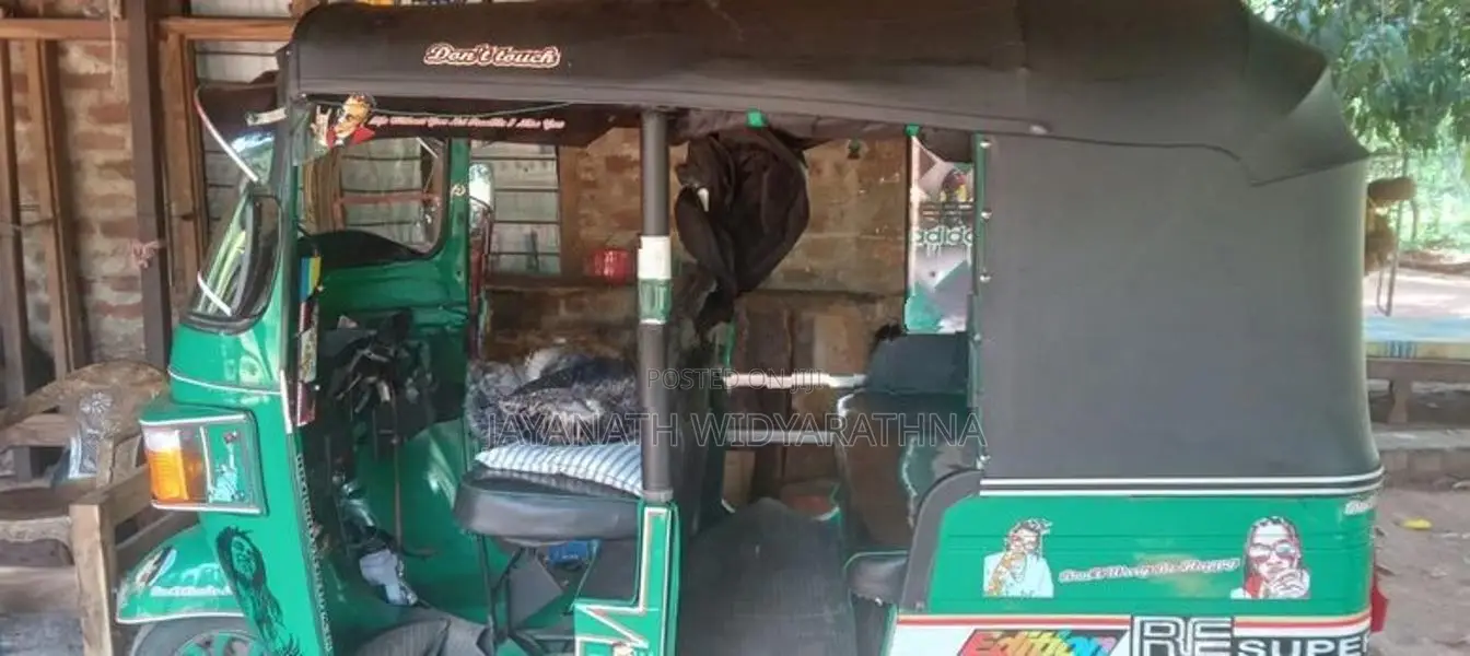 Bajaj RE 2012