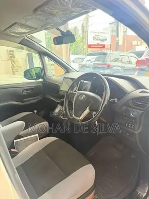 Toyota Voxy 2015