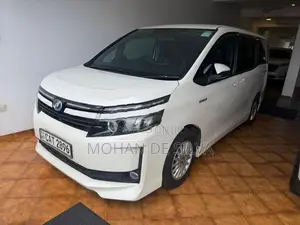 Toyota Voxy 2015
