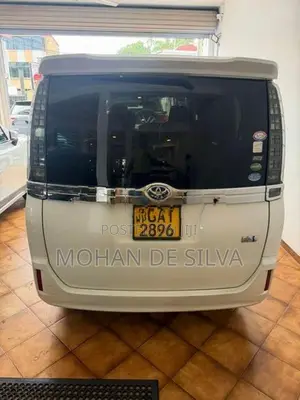 Toyota Voxy 2015