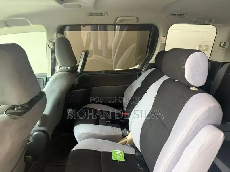 Toyota Voxy 2015