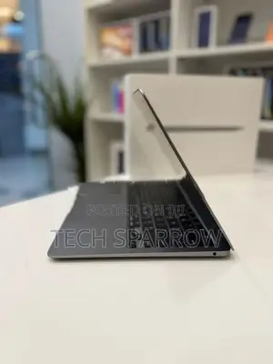 MacBook Air M1 8/256GB
