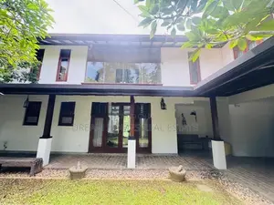 Luxurious House with Paddy Field View Pool for Sell – Battaramulla
