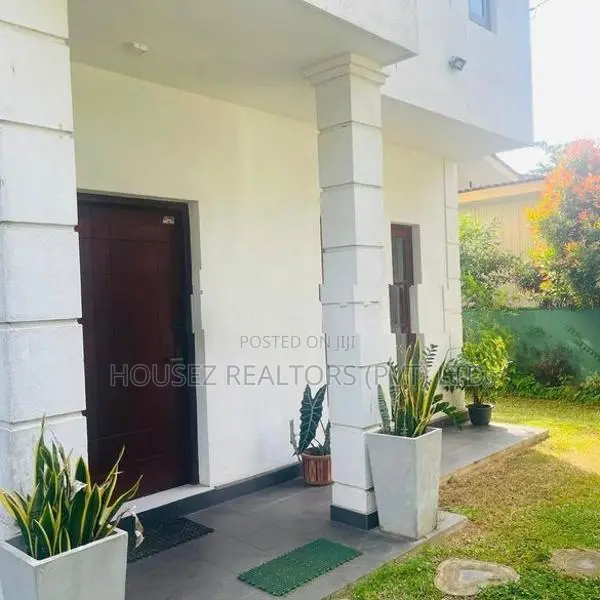 Modern 2-Bedroom House for Rent – Kirimandala Mawatha, Nawala