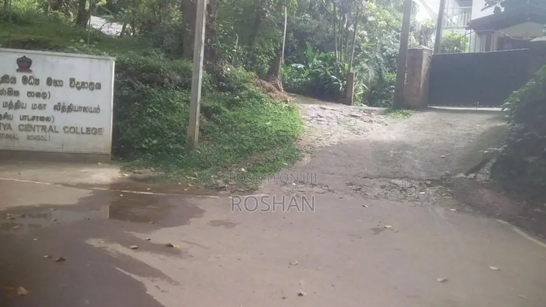 පේරාදෙණියෙන් වටිනා ඉඩමක් විකිණීමට
