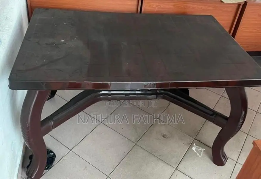 Damro Plastic Table