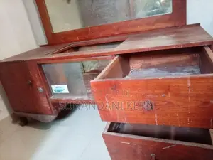 Dressing Mirror Table