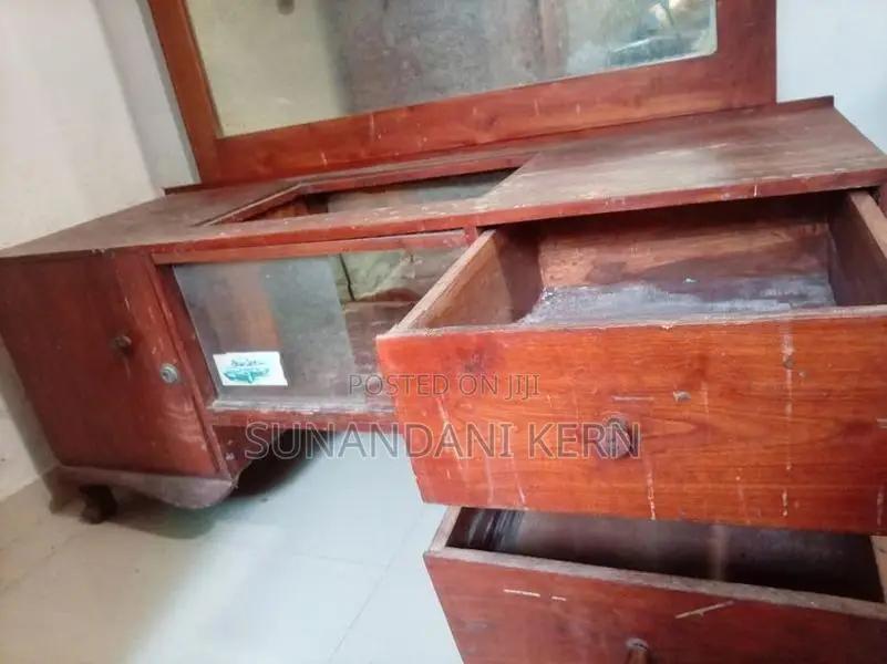 Dressing Mirror Table