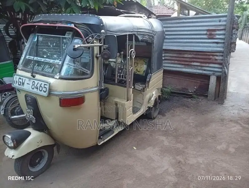 Bajaj RE 2002