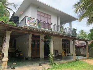 කුරුණෑගල වාරියපොළ නගරයට ආසන්නයෙන් අගනා දෙමහල් නිවසක් විකිණීමට
