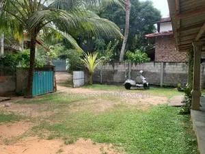 කුරුණෑගල වාරියපොළ නගරයට ආසන්නයෙන් අගනා දෙමහල් නිවසක් විකිණීමට