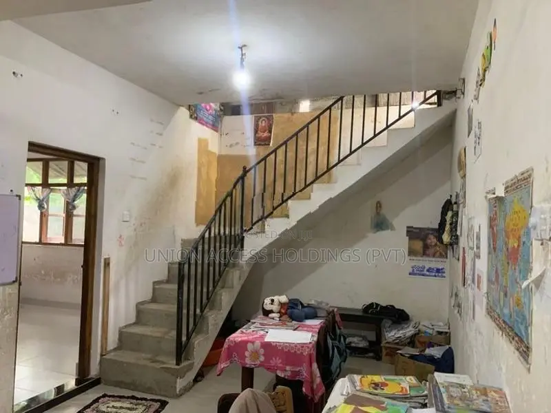 කුරුණෑගල වාරියපොළ නගරයට ආසන්නයෙන් අගනා දෙමහල් නිවසක් විකිණීමට