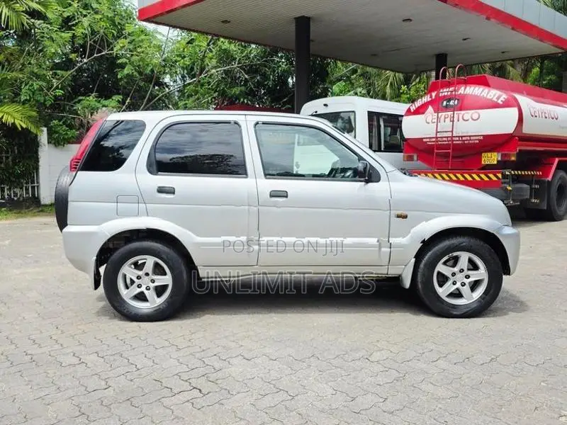 Daihatsu Terios Full Option 2001