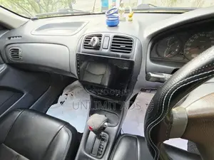 Mazda Familia 323 BJ5 AUTO 2001