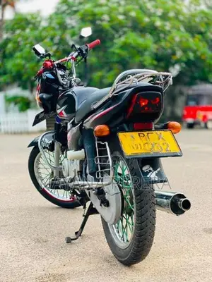 Bajaj CT100 2017