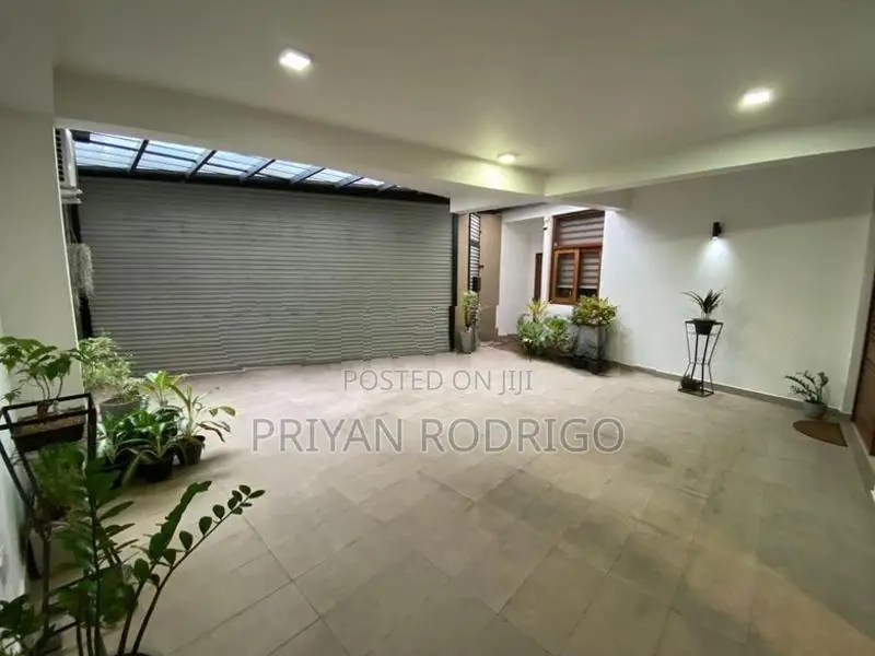 Nawala Koswatta 02 Storied House on 21.46 Perches of Land for Sale
