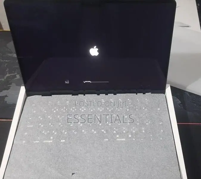 Apple Macbook Air M2 CC 102