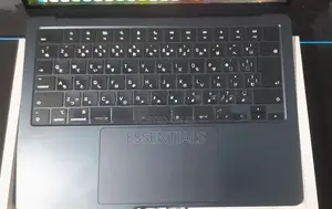 Apple Macbook Air M2 CC 102