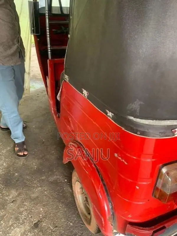 Bajaj RE 2009