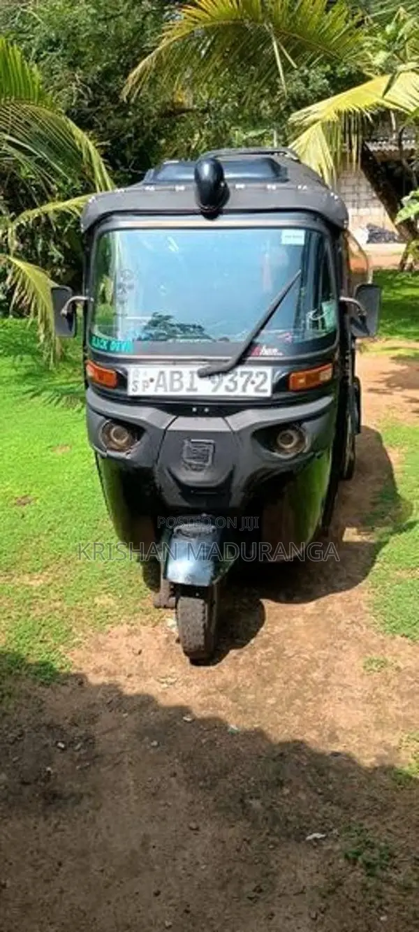 Bajaj RE 2016