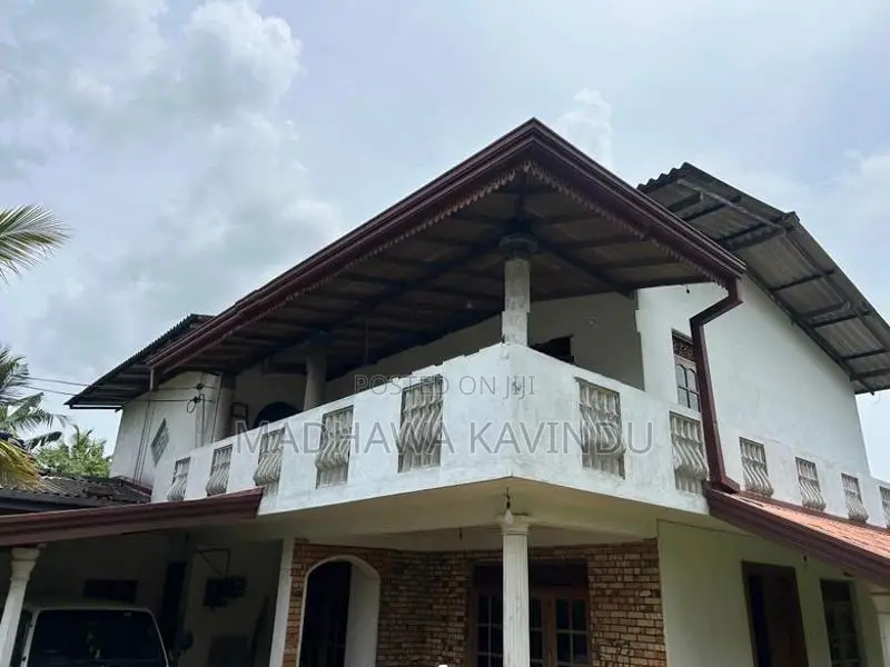 Upstairs House for Rent – Makola