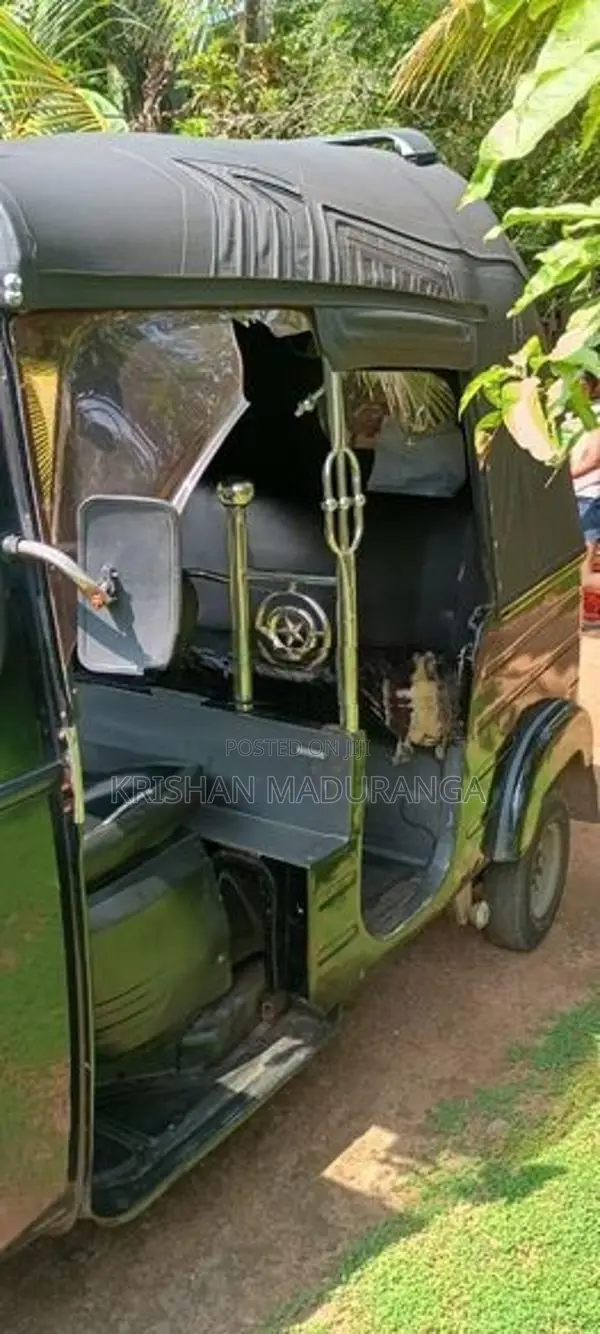 Bajaj RE 2016