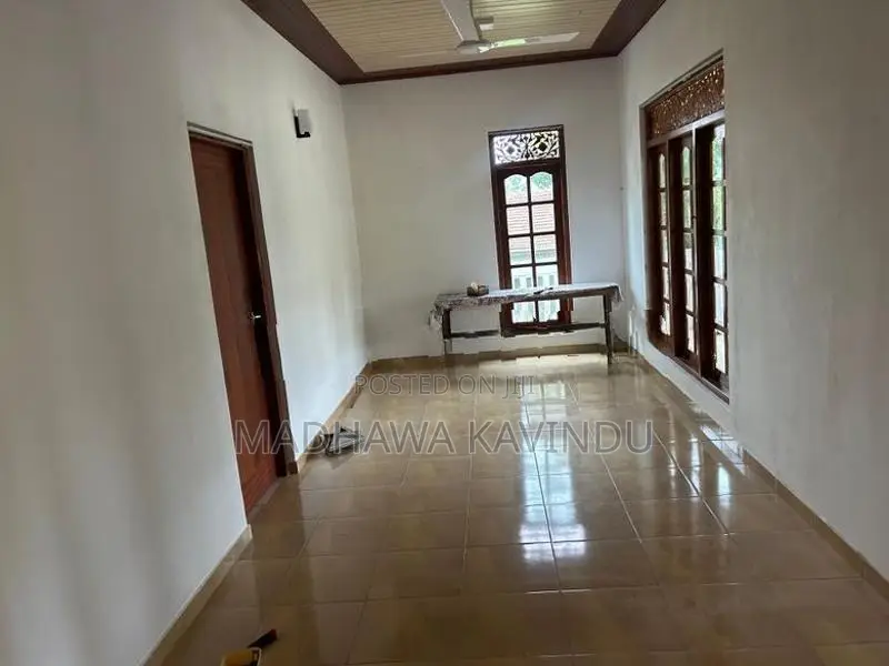 Upstairs House for Rent – Makola