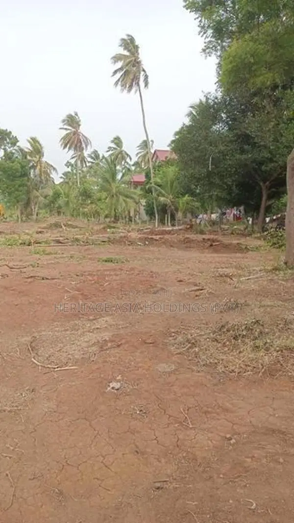 අනුරාධපුරයෙන් ඉඩමක්