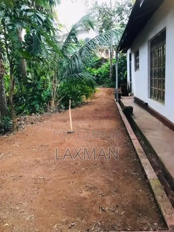 Land with House for sale in Udaperadeniya
