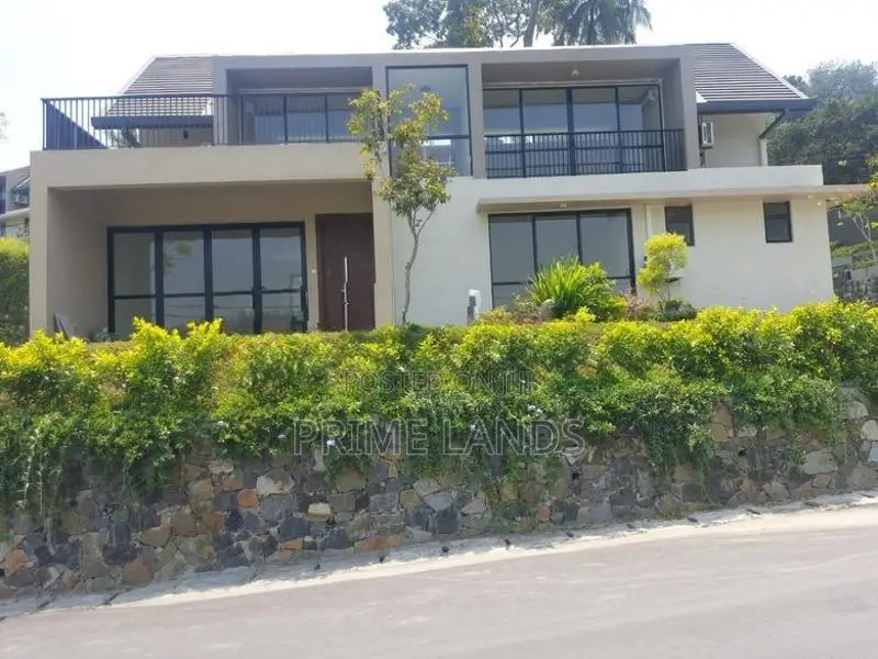 Luxury Villa for Sale in Digana