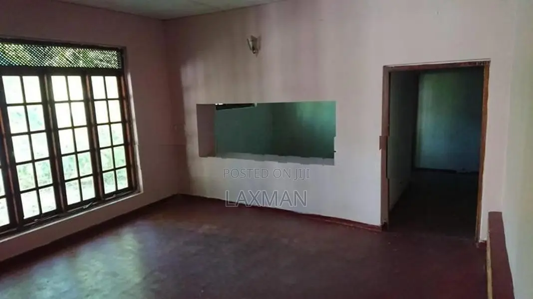 Land with House for sale in Udaperadeniya