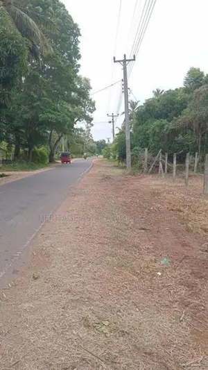 අනුරාධපුරයෙන් ඉඩමක්