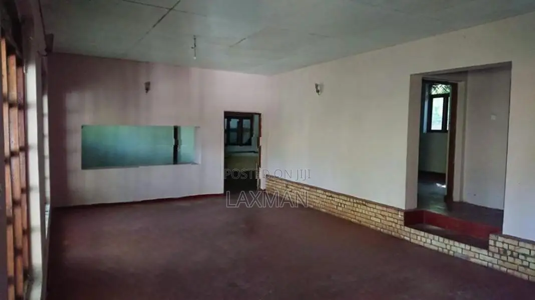 Land with House for sale in Udaperadeniya