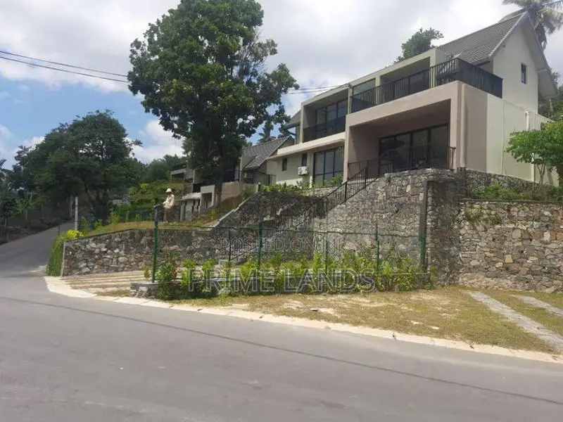 Luxury Villa for Sale in Digana