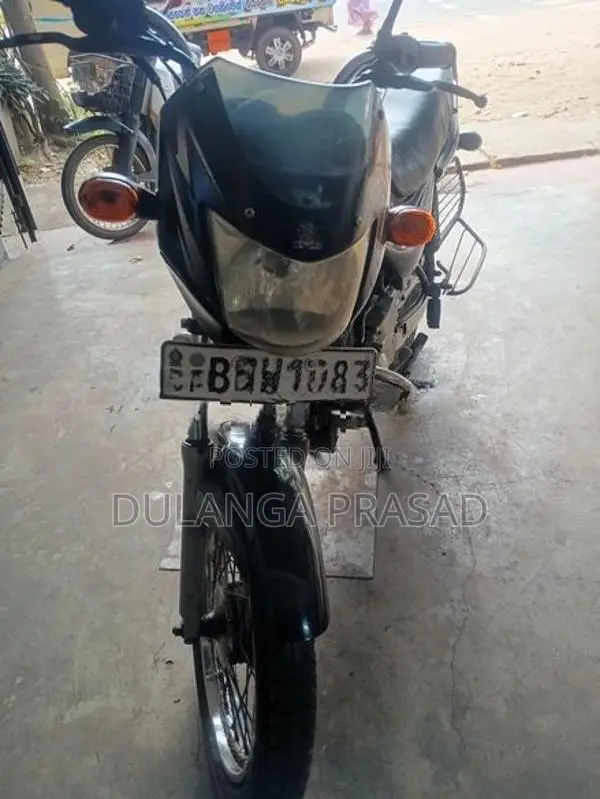 Bajaj CT100 2018