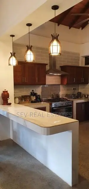 Ten Bedroom Colonial Bungalow for Rent in Mount Lavinia (Furnished)
