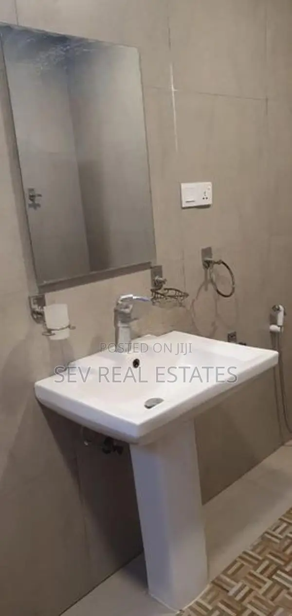 Ten Bedroom Colonial Bungalow for Rent in Mount Lavinia (Furnished)
