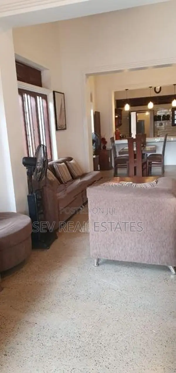 Ten Bedroom Colonial Bungalow for Rent in Mount Lavinia (Furnished)